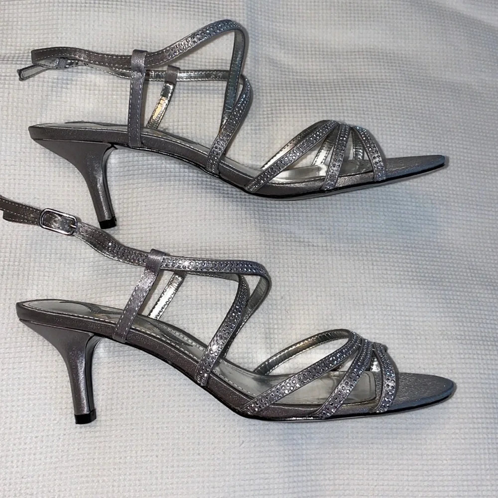 Nina Strap Heels Open Toes Sandals Silver Color Size 8.5 M